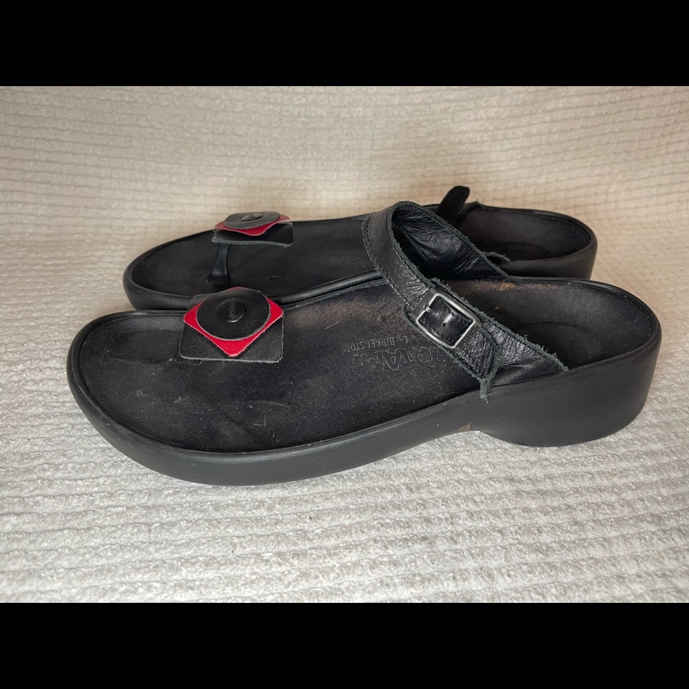 Tatami sandal similar to Birkenstock